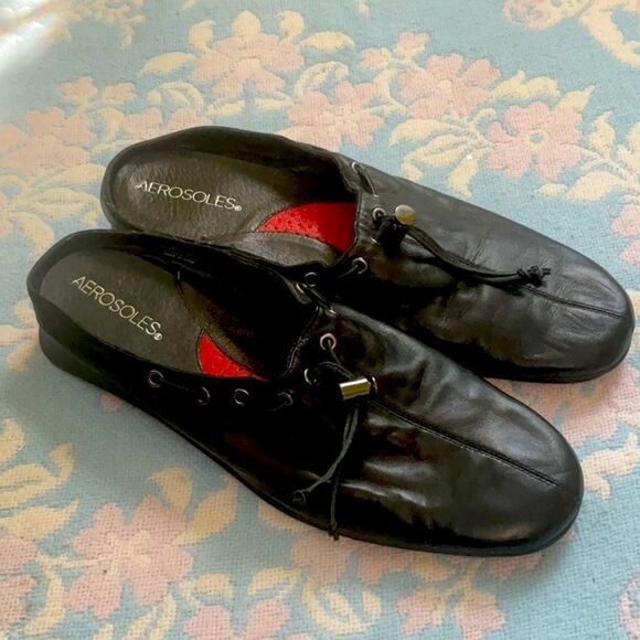 AEROSOLES Shoes - Aerosoles Sz 8.5 Leather Reinforced Toe Slides with Rubber Bottom!